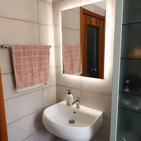 Sanremo Central Rooms Homestay *